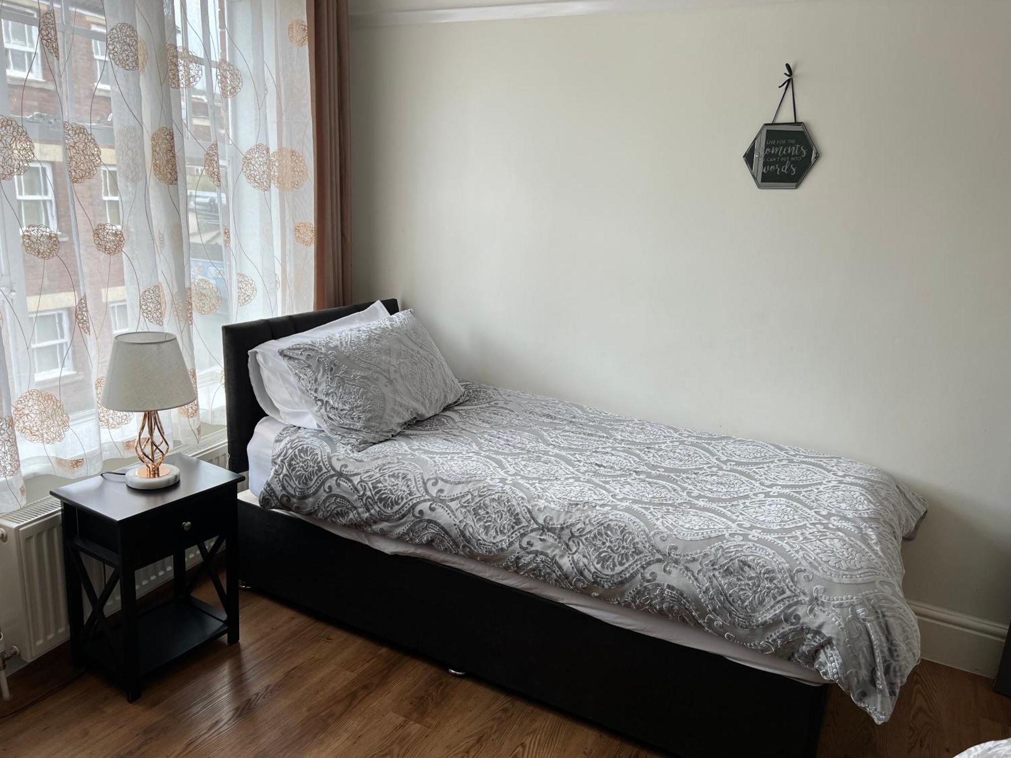 Family-Friendly 2Bd Glastonbury Retreat, Sleeps 5 Apartment Ngoại thất bức ảnh